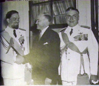 L'ambasciatore Rossi porta al Comandante della Crociera il saluto degli Italiani d'America